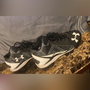 Youth baseball cleats size 5.5Y